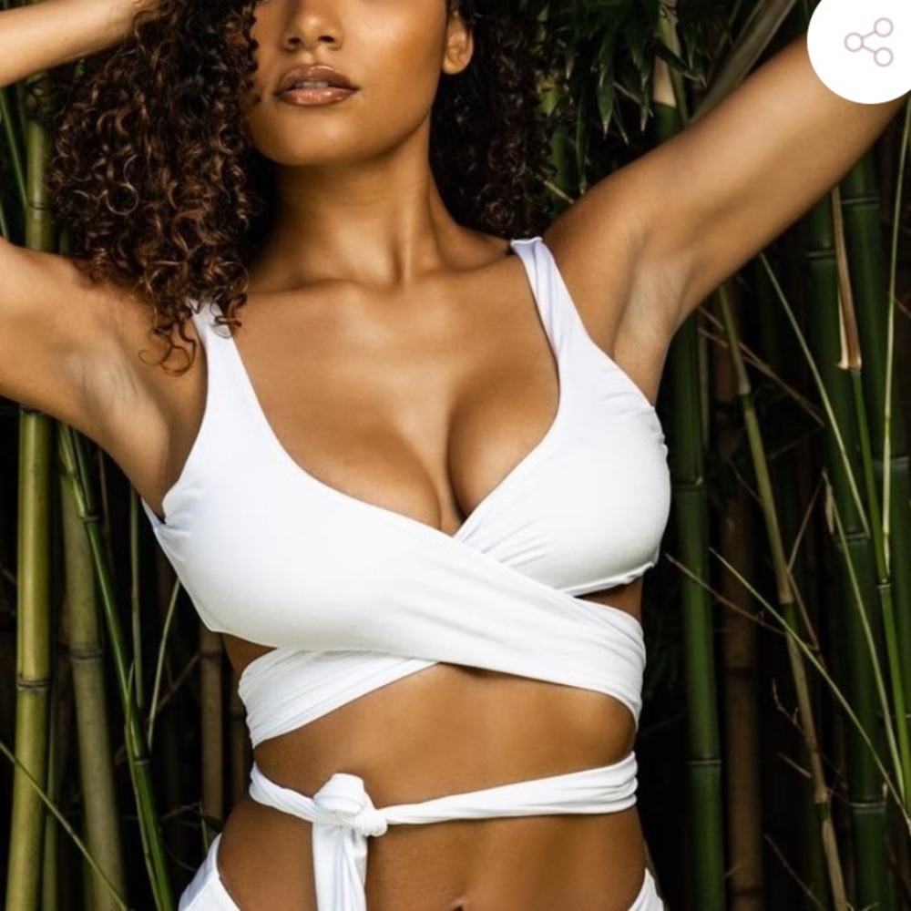 BuffBunny low tide swim suit top